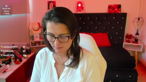 Snapshot of d_martii chatting on 01-18-25, 06:53 Mia online show from 01-18-25, 06:53
