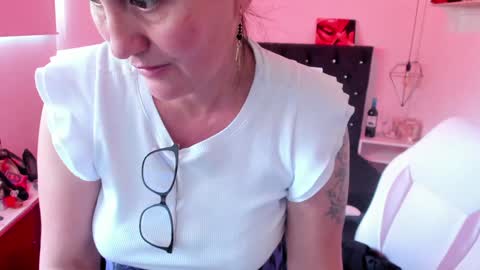 Snapshot of d_martii chatting on 01-19-25, 06:32 Mia online show from 01-19-25, 06:32