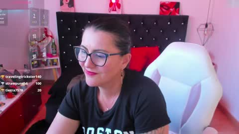 Snapshot of d_martii chatting on 01-20-25, 05:48 Mia online show from 01-20-25, 05:48