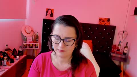 Snapshot of d_martii chatting on 01-23-25, 11:48 Mia online show from 01-23-25, 11:48