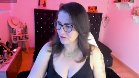 Snapshot of d_martii chatting on 01-24-25, 11:37 Mia online show from 01-24-25, 11:37
