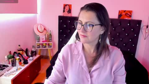 Snapshot of d_martii chatting on 01-27-25, 05:48 Mia online show from 01-27-25, 05:48