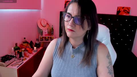 Snapshot of d_martii chatting on 01-28-25, 12:00 Mia online show from 01-28-25, 12:00