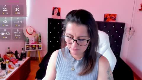 Snapshot of d_martii chatting on 01-28-25, 06:07 Mia online show from 01-28-25, 06:07