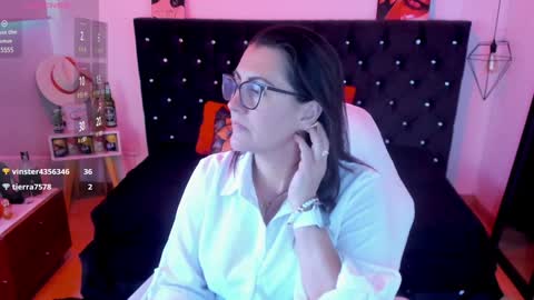 Snapshot of d_martii chatting on 01-29-25, 06:18 Mia online show from 01-29-25, 06:18