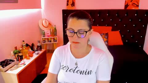Snapshot of d_martii chatting on 01-31-25, 06:03 Mia online show from 01-31-25, 06:03