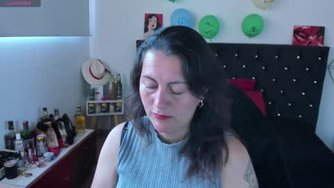 Snapshot of d_martii chatting on 02-06-25, 12:48 Mia online show from 02-06-25, 12:48