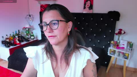 Snapshot of d_martii chatting on 02-07-25, 03:30 Mia online show from 02-07-25, 03:30