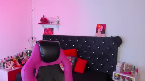 Snapshot of d_martii chatting on 02-16-25, 11:16 Mia online show from 02-16-25, 11:16
