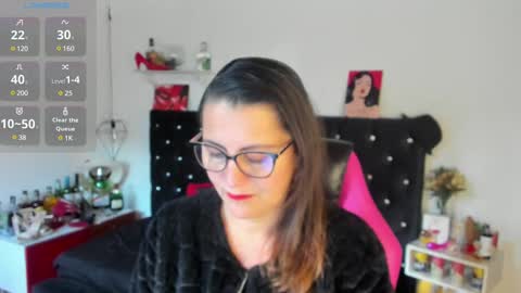 Snapshot of d_martii chatting on 02-18-25, 12:17 Mia online show from 02-18-25, 12:17