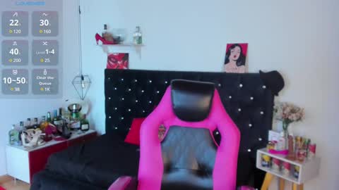 Snapshot of d_martii chatting on 02-22-25, 11:13 Mia online show from 02-22-25, 11:13