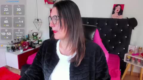Snapshot of d_martii chatting on 02-28-25, 12:42 Mia online show from 02-28-25, 12:42