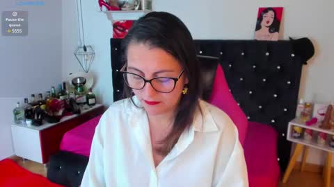 Snapshot of d_martii chatting on 03-01-25, 11:28 Mia online show from 03-01-25, 11:28