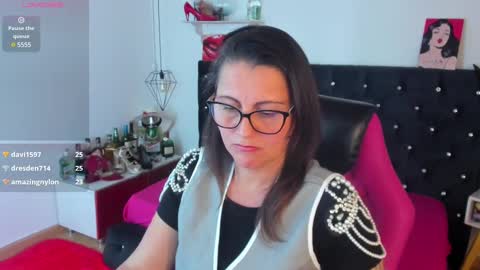 Snapshot of d_martii chatting on 03-07-25, 06:11 Mia online show from 03-07-25, 06:11