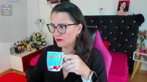 Snapshot of d_martii chatting on 03-10-25, 12:37 Mia online show from 03-10-25, 12:37