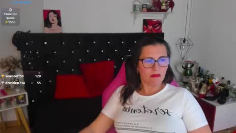 Snapshot of d_martii chatting on 03-11-25, 06:19 Mia online show from 03-11-25, 06:19