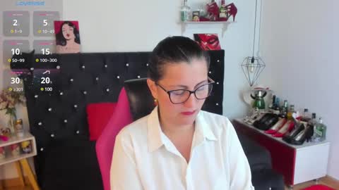 Snapshot of d_martii chatting on 03-12-25, 12:26 Mia online show from 03-12-25, 12:26
