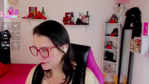 Snapshot of d_martii chatting on 09-18-25, 12:40 Mia online show from 09-18-25, 12:40