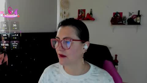 Snapshot of d_martii chatting on 09-19-25, 12:06 Mia online show from 09-19-25, 12:06