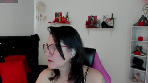 Snapshot of d_martii chatting on 09-20-25, 11:22 Mia online show from 09-20-25, 11:22