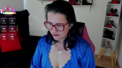 Snapshot of d_martii chatting on 09-21-25, 11:34 Mia online show from 09-21-25, 11:34