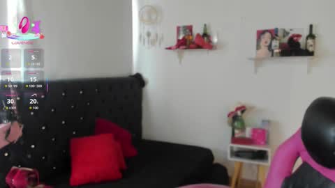 Snapshot of d_martii chatting on 09-23-25, 12:30 Mia online show from 09-23-25, 12:30