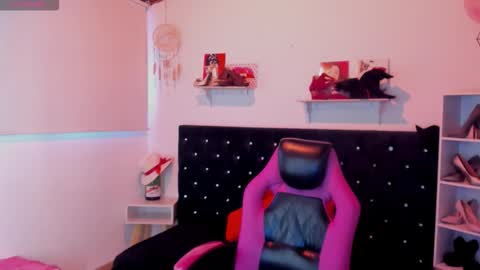 Snapshot of d_martii chatting on 09-27-25, 11:37 Mia online show from 09-27-25, 11:37