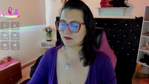 Snapshot of d_martii chatting on 09-28-25, 01:49 Mia online show from 09-28-25, 01:49
