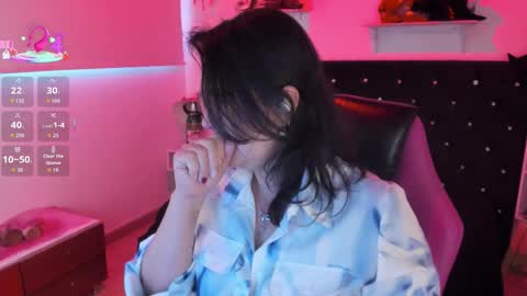 Snapshot of d_martii chatting on 09-30-25, 12:21 Mia online show from 09-30-25, 12:21