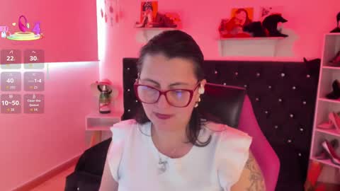 Snapshot of d_martii chatting on 10-02-25, 01:40 Mia online show from 10-02-25, 01:40