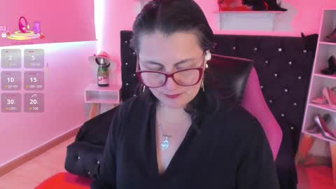 Snapshot of d_martii chatting on 10-03-25, 01:30 Mia online show from 10-03-25, 01:30