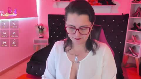 Snapshot of d_martii chatting on 10-04-25, 11:41 Mia online show from 10-04-25, 11:41