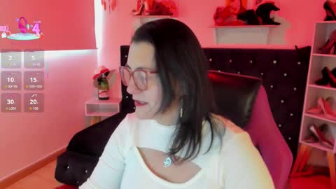 Snapshot of d_martii chatting on 10-05-25, 12:25 Mia online show from 10-05-25, 12:25