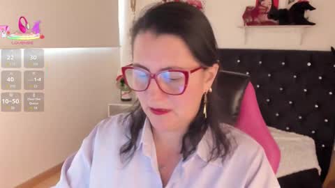 Snapshot of d_martii chatting on 10-06-25, 07:33 Mia online show from 10-06-25, 07:33
