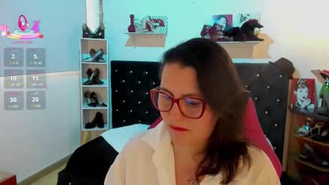 Snapshot of d_martii chatting on 10-10-25, 01:32 Mia online show from 10-10-25, 01:32