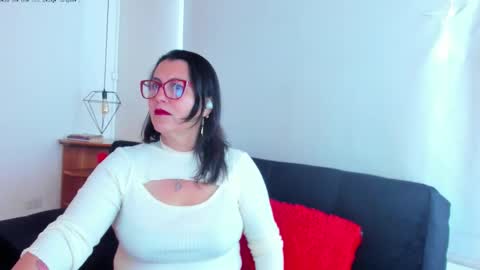 Snapshot of d_martii chatting on 10-18-25, 01:56 Mia online show from 10-18-25, 01:56