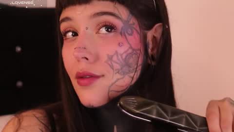 Darlene online show from 02-14-25, 01:34