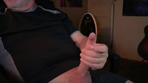 Snapshot of dadbate23 chatting on 04-01-26, 02:23 dadbate23 online show from 04-01-26, 02:23
