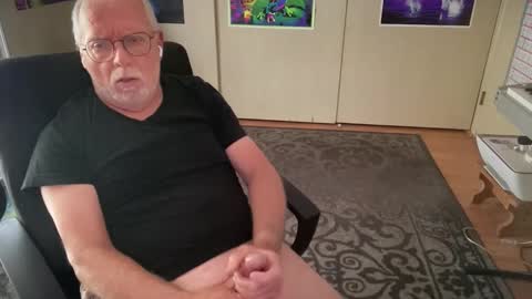 Snapshot of dadbate23 chatting on 06-08-26, 01:28 dadbate23 online show from 06-08-26, 01:28