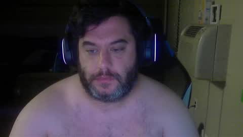 Snapshot of daddybody4u chatting on 09-12-25, 12:00 daddybody4u online show from 09-12-25, 12:00