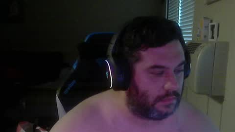 Snapshot of daddybody4u chatting on 10-15-25, 07:36 daddybody4u online show from 10-15-25, 07:36