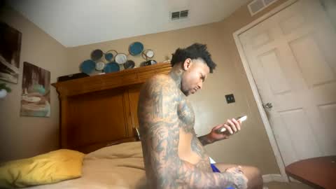 Snapshot of daddyjanimal chatting on 10-09-25, 04:10 sexy tatted king bbc online show from 10-09-25, 04:10