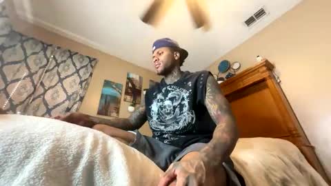 Snapshot of daddyjanimal chatting on 10-21-25, 02:51 sexy tatted king bbc online show from 10-21-25, 02:51