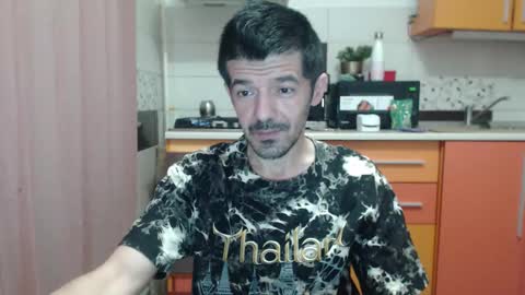 Snapshot of daddynextdoor86 chatting on 12-18-25, 05:35 daddynextdoor86 online show from 12-18-25, 05:35