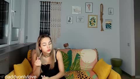 Zoe online show from 10-06-25, 08:17