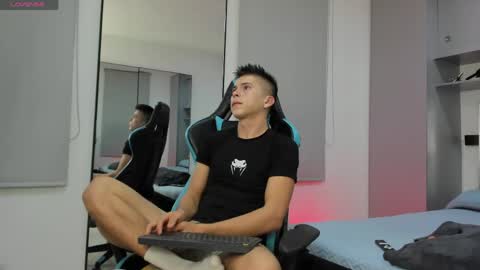 Snapshot of daddyrich4u chatting on 04-27-26, 11:58 daddyrich4u online show from 04-27-26, 11:58