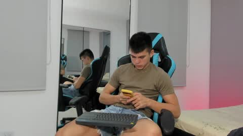 Snapshot of daddyrich4u chatting on 05-08-26, 01:44 daddyrich4u online show from 05-08-26, 01:44