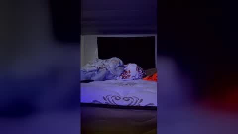 Snapshot of daddyshytbyrd chatting on 01-13-26, 01:33 Daddyshytbyrd online show from 01-13-26, 01:33