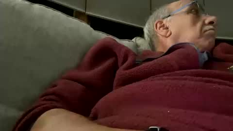 Snapshot of daddyweis chatting on 10-12-25, 01:59 daddyweis online show from 10-12-25, 01:59