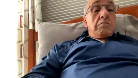 Snapshot of daddyweis chatting on 12-15-25, 03:00 daddyweis online show from 12-15-25, 03:00